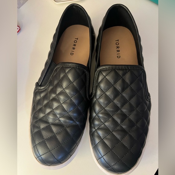 Torrid Black Quilted Sneaker Wide! Size 8.5W - Picture 2 of 6
